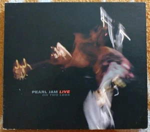 Pearl Jam Live On Two Legs - Bild 1 von 6