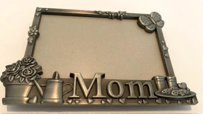 Marco de fotos Malden "Mamá" aspecto de peltre flores, mariposas, galletas, corazones 4" x 6" Foto 1 de 4