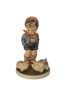 Vintage Goebel W. Germany Hummel "Bauernjunge" mit Schweinen Sammelfigur #66  - Bild 1 von 4