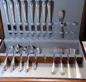 Vintage INTERNATIONAL SILVER Holmes & Edwards LOVELY LADY Silver Plate Flatware - Picture 1 of 38