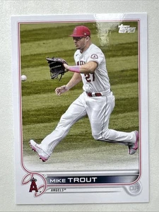 ⭐🦄 2022 Topps Serie 1 #27 Mike Trout Pose de Fielding Vertical - Los Ángeles - Imagen 1 de 2