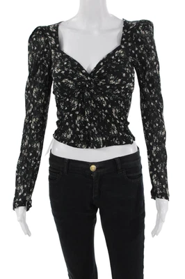 Blusa negra con cuello en V estampado floral ASTR para mujer talla extra pequeña Foto 1 de 4