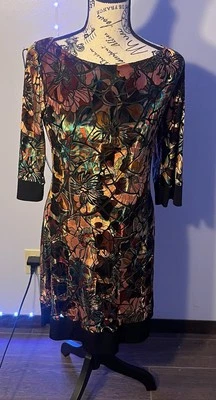 Vestido mediano Papillon Blanc para mujer estilo vitral floral ribete negro 3/4 Foto 1 de 4