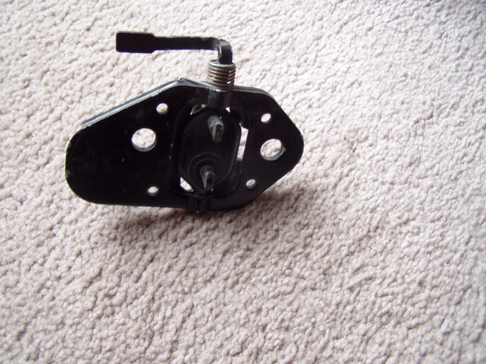 05 06 07 08 Chrysler Crossfire Striker capó pestillo 2005 2006 2007 2008 5114133AA Foto 1 de 1