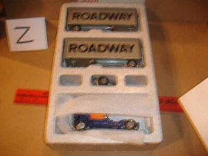 1/64 Winross Roadway 1985 Semi with Double Trailers - new in box - Picture 1 of 6