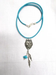 NIGHT WOLF w 2 PEWTER FEATHERS & TURQUOISE NUGGET ON CHAIN PENDANT 22" NECKLACE - Picture 1 of 3