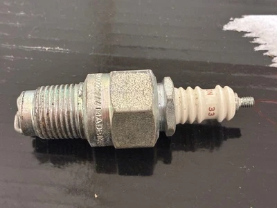 Bujía NOS Champion 33.  ehnkb1 Foto 1 de 4