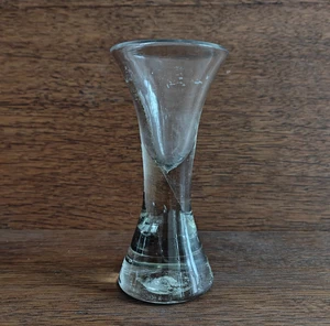 Antikes Schnapsglas Kutscher Knochen 18./19. Jahrhundert mundgeblasen - Bild 1 von 7