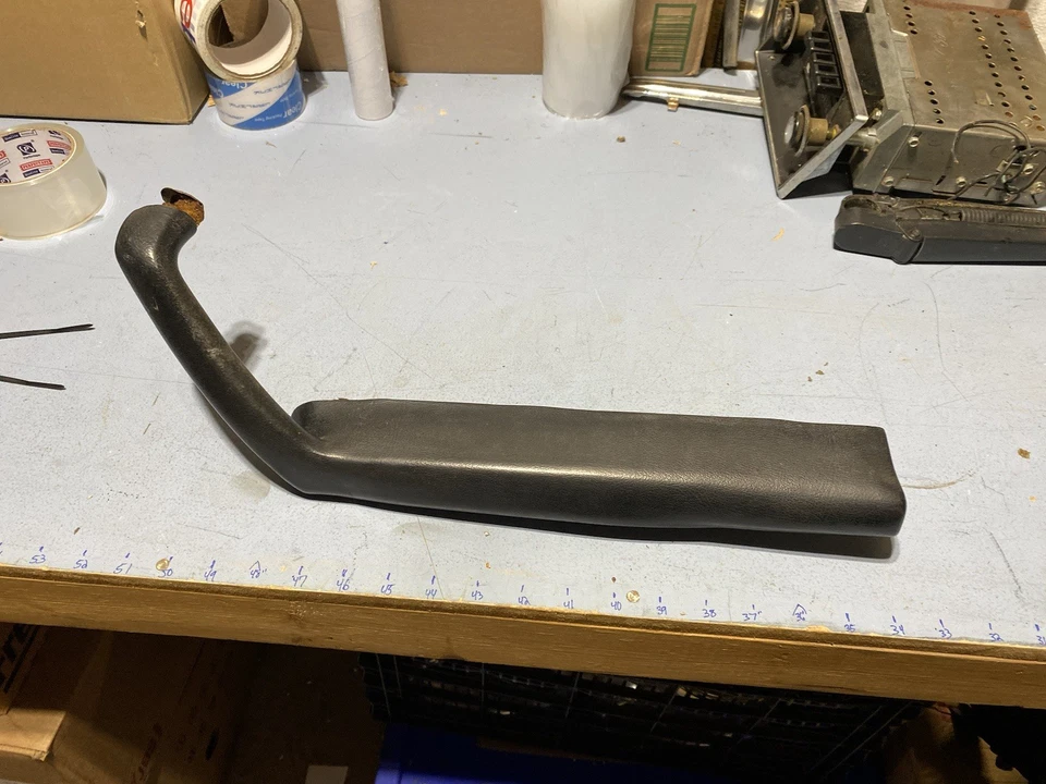 Ford Mustang 1979 reposabrazos almohadilla tirador manija pasajero derecho negro D9ZB 662414 Foto 1 de 4