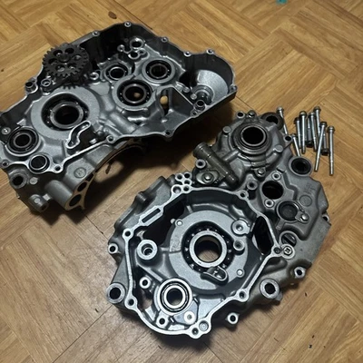 YZ450F 2017 OEM Yamaha cárter - 1SL-15100-09-00 14-17 extremo inferior Yz 450f Foto 1 de 4