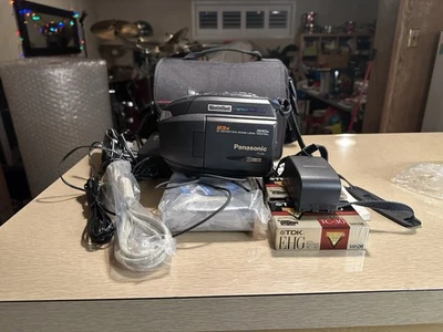 PANASONIC Palmcorder PV-L858D VHS-C Photoshot Camcorder W/Bag Charger/Cables Tes - Image 1 of 4