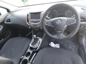 HOLDEN ASTRA BL 05/2017-12/2020 SPEEDOMETER INSTRUMENT CLUSTER Petrol 29521 - Picture 1 of 12