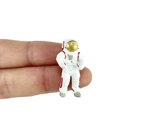 EY 1:64 Painted Figure  Model ature Resin Diorama Sand Astronaut Spaceman - Picture 1 of 4