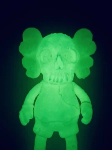 Kaws Pushead Companion Vinyl Glow In The Dark GID Cosmos Liquid Medicom - Foto 1 di 24