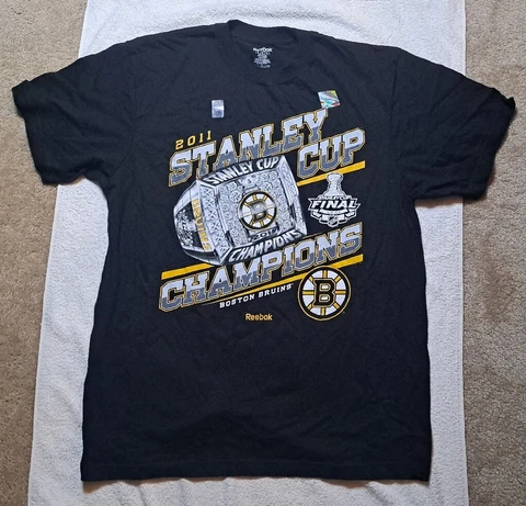Reebok 2011 Stanley Cup Championship Ring BOSTON BRUINS (XL) T-Shirt w/ Holo Cover