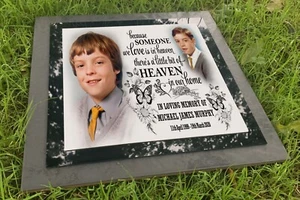 Lápida plana junto a la tumba, lápida personalizada, memorial de tumba de cementerio. - Imagen 1 de 19