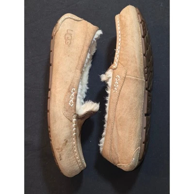 Chinelos Mocassim Feminino UGG Ansley Camurça Forrado de Pele de Carneiro Tamanho Feminino EUA 10 - Imagem 1 de 4