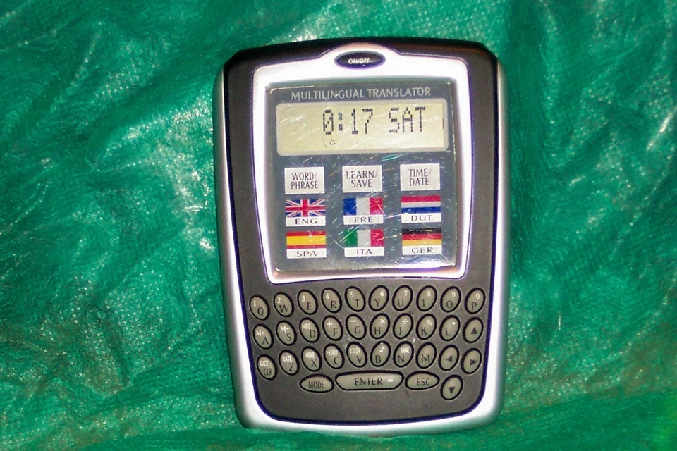 Translator & Calculator 6 Languages Excellent condition new battery was a bonus? - Image 1 of 1
