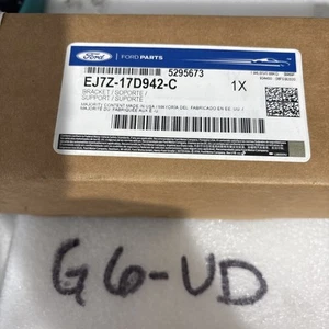 Nuevo Soporte Original Ford - Montaje Parachoques EJ7Z17D942C / EJ7Z-17D942-C OEM - Imagen 1 de 1