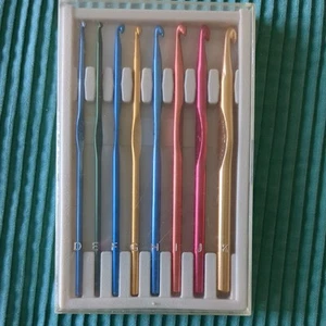 Vintage BOYE Aluminum Crochet Hook Set 8 Most Popular Sizes D-K w/ Case 46279VGC - Picture 1 of 3