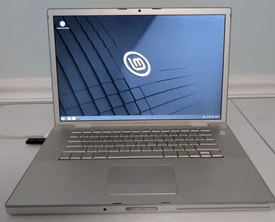 Apple MacBook Pro 15" 2008 2.4GHz Core 2 Duo 4GB RAM 200GB HDD - Image 1 of 4