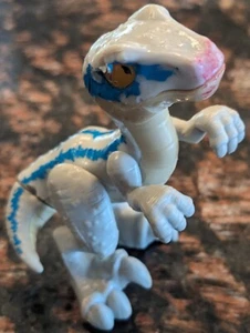 2017 Imaginext Jurassic World Blue Baby Velociraptor Raptor Dinosaur Figure - Picture 1 of 3
