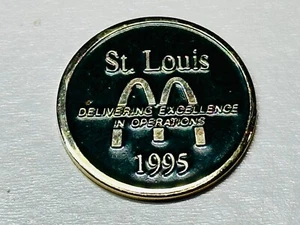 McDonald's Crew Operator Franchise Pin St. Louis liefert exzellenten Betrieb - Bild 1 von 2