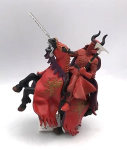 PAPO CABALLERO SOLDADO DRAGÓN ROJO con Espadas Caballo Figura Medevil 2004 - Imagen 1 de 5