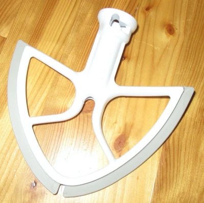 Beater Blade KA-TH Wh/Gray Sm Flex Edge For Tilt Head 4.5-5QT/5Qt Glass New Open - Image 1 of 4