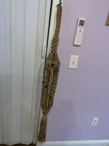 Vintage Mid Century Makramee Juteseil Pflanzenhänger 50" mit Holzperlen - Bild 1 von 8