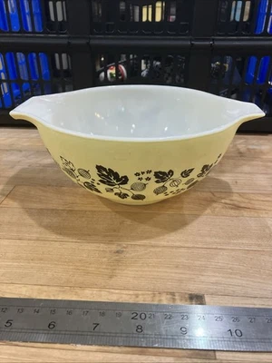 PYREX Cinderella Bowl Gooseberry 442  1 &  1/2 Quart Vintage Yellow & Black - Image 1 of 4