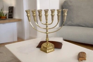 Menorá 7 ramas Brazos velas Templo de Jerusalén 16,5 pulgadas Altura 42 cm Dorado - Imagen 1 de 21