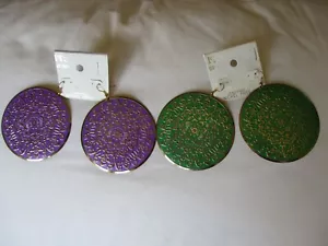 2 pairs It's Sense - Gold embossed green and purple, large disc, metal earrings - Picture 1 of 8