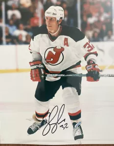 NHL Steve Thomas Signed Autographed 8 x 10 Photo New Jersey Devils - Picture 1 of 2