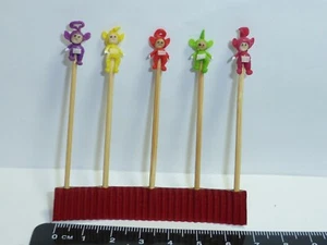 Handgefertigte Figuren (5) auf einem Stock c Puppenhaus Miniatur Kinderzimmer Spielzeug - Bild 1 von 2