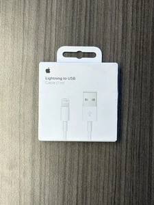 Câble de charge USB vers Lightning d'origine Apple 1M (3,3') A1480 (MXLY2AM/A) - Photo 1 sur 5