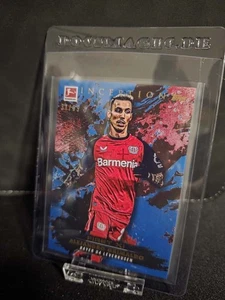 2024/25 Topps Bundesliga Inception Alejandro Grimaldo /99 Blue Bayer Leverkusen - Bild 1 von 2