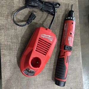milwaukee electric screwdriver 4-volt li-ion cordless 1/4 in. hex 3-battery kit - Picture 1 of 2