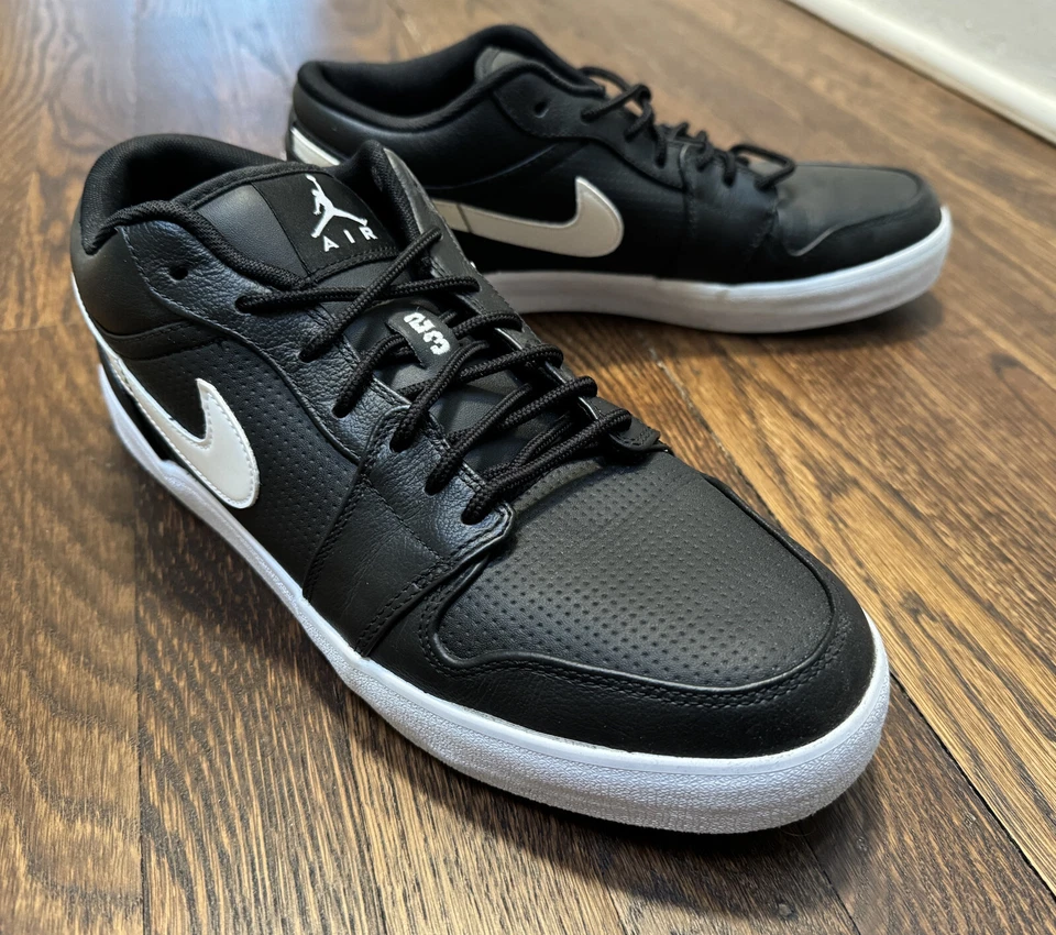 Nike - Talla 10 - Air Jordan 1 V.2 Bajo Negro Blanco (584794-010) Foto 1 de 4