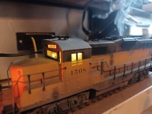 Walthers 931-5101 EMD GP9M  DCC&SMOKE  WEATHERED  Chicago & North Western #4508