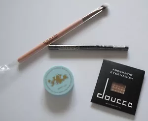 Makeup Bundle - Shader Brush, Gel Eyeliner Pencil, Strobing Balm, Eyeshadow - Picture 1 of 2