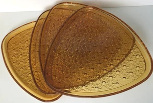 Set of 4 Vintage MCM Amber Glass Anchor Hocking Daisy and Button Snack Plates 9" - Picture 1 of 5