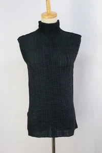 Top sin mangas ISSEY MIYAKE negro plisado cuello alto 076 9503 - Imagen 1 de 6