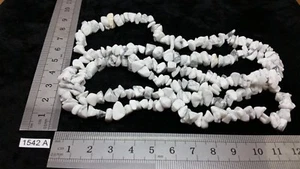 Collier baroque chips HOWLITE 90 cm mineraux lithotherapie reiki esoterisme - Picture 1 of 1