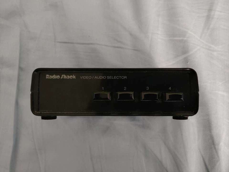 Interruptor selector audio/video Radio Shack 15-1956B Foto 1 de 3