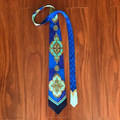Gorgeous Gianni Versace tie Vintage early 80's Pre owned in excellent condition - Imagem 1 de 4