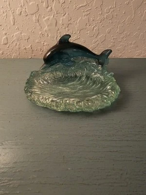 Jabonera de resina opaca de delfín en onda del océano - muy buena Foto 1 de 4