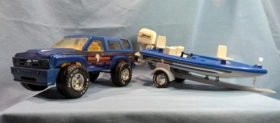 Barco de pesca vintage Nylint Bass Runner plástico + remolque + motor Mercury XR6  Foto 1 de 4