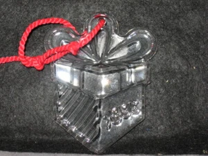 Waterford 1996 Christmas Memories Crystal Ornament Collection 5th Edition [BBB] - Picture 1 of 2