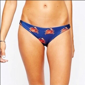 NWT Wildfox M Crabby Crab Reversible Stripe Blue White Blue Bikini Bottoms 86287 - Picture 1 of 3